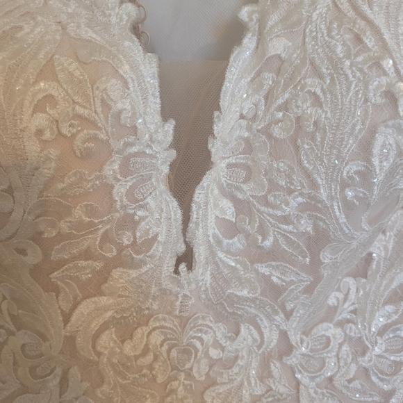 Stella York Wedding Dress - Picture 4 of 13